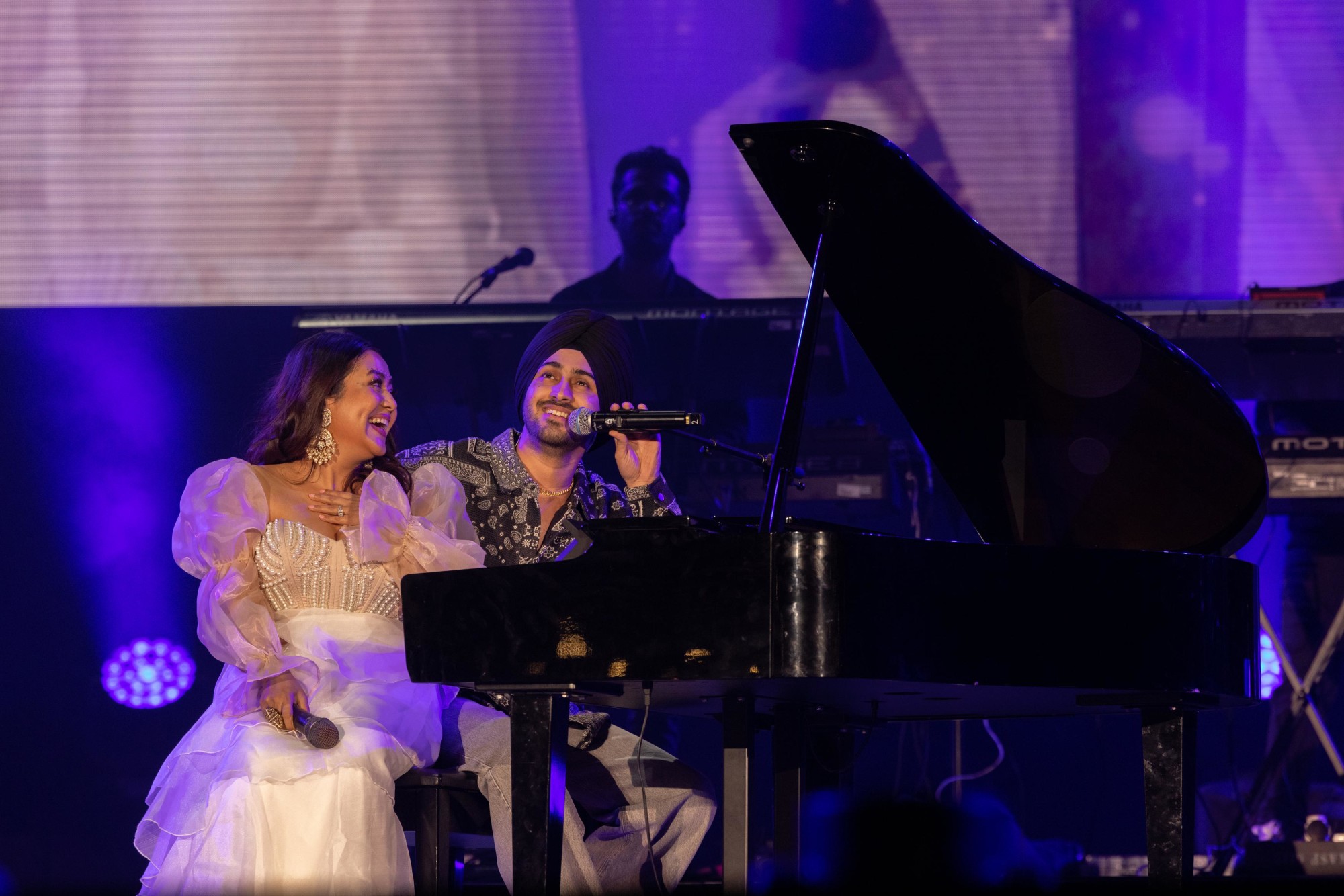 Neha Kakkar (L) and her husband Rohanpreet Singh (R) perform at Jubilee Stage m22127