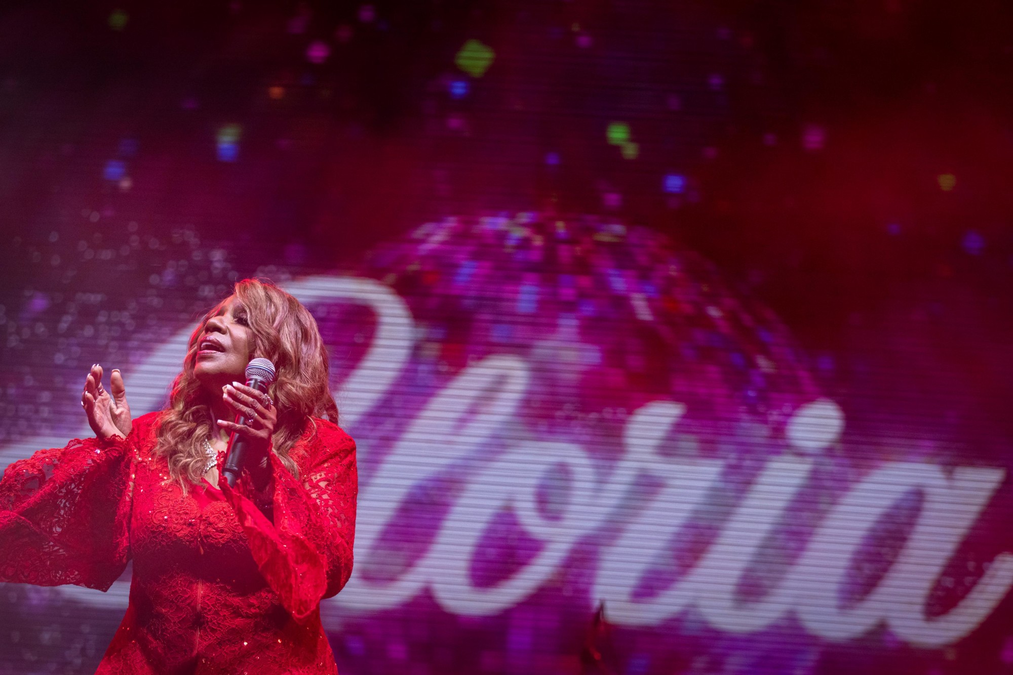 Gloria Gaynor performs during the Street Music Series at Earth Plaza m70830