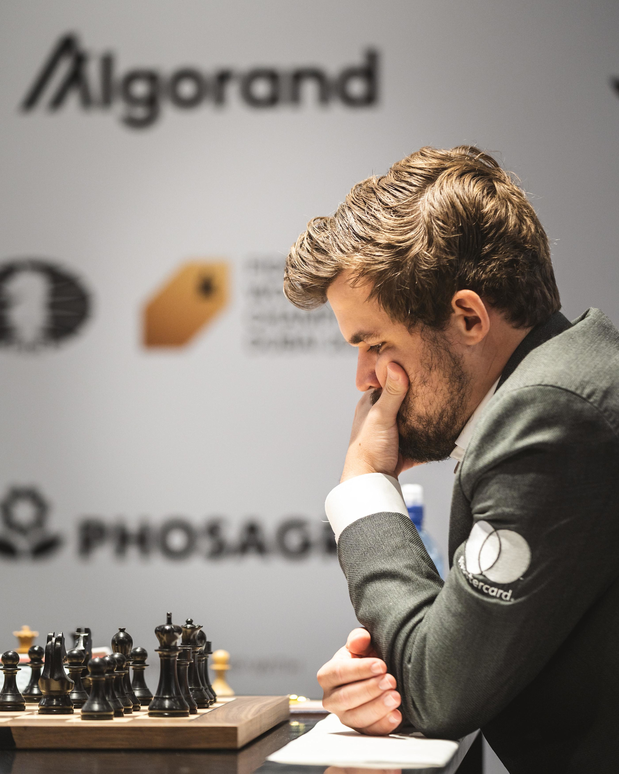 Magnus Carlsen during the FIDE World Chess Championship at Dubai Exhibition Centre (DEC) Web Image m15600