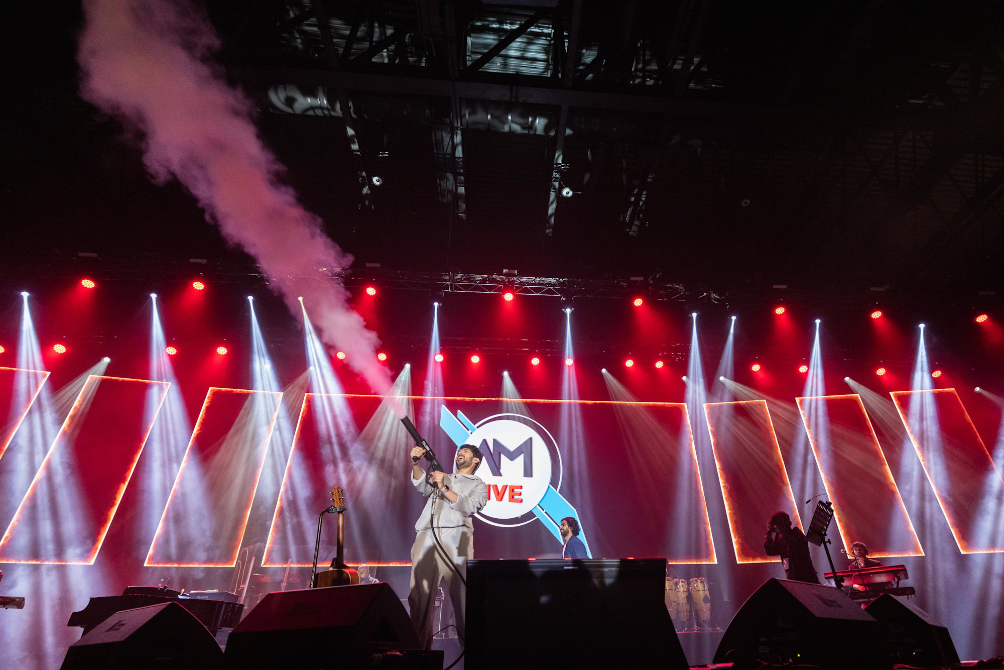 Armaan (L) and Amaal (C) Malik perform at DEC Arena m48326