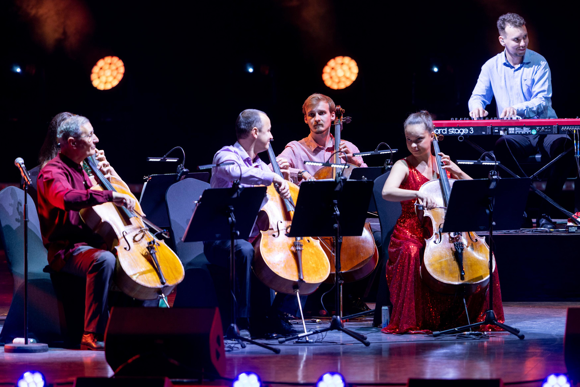 Violoncellissimo and Marin Cazacu perform at Jubilee Stage m25982