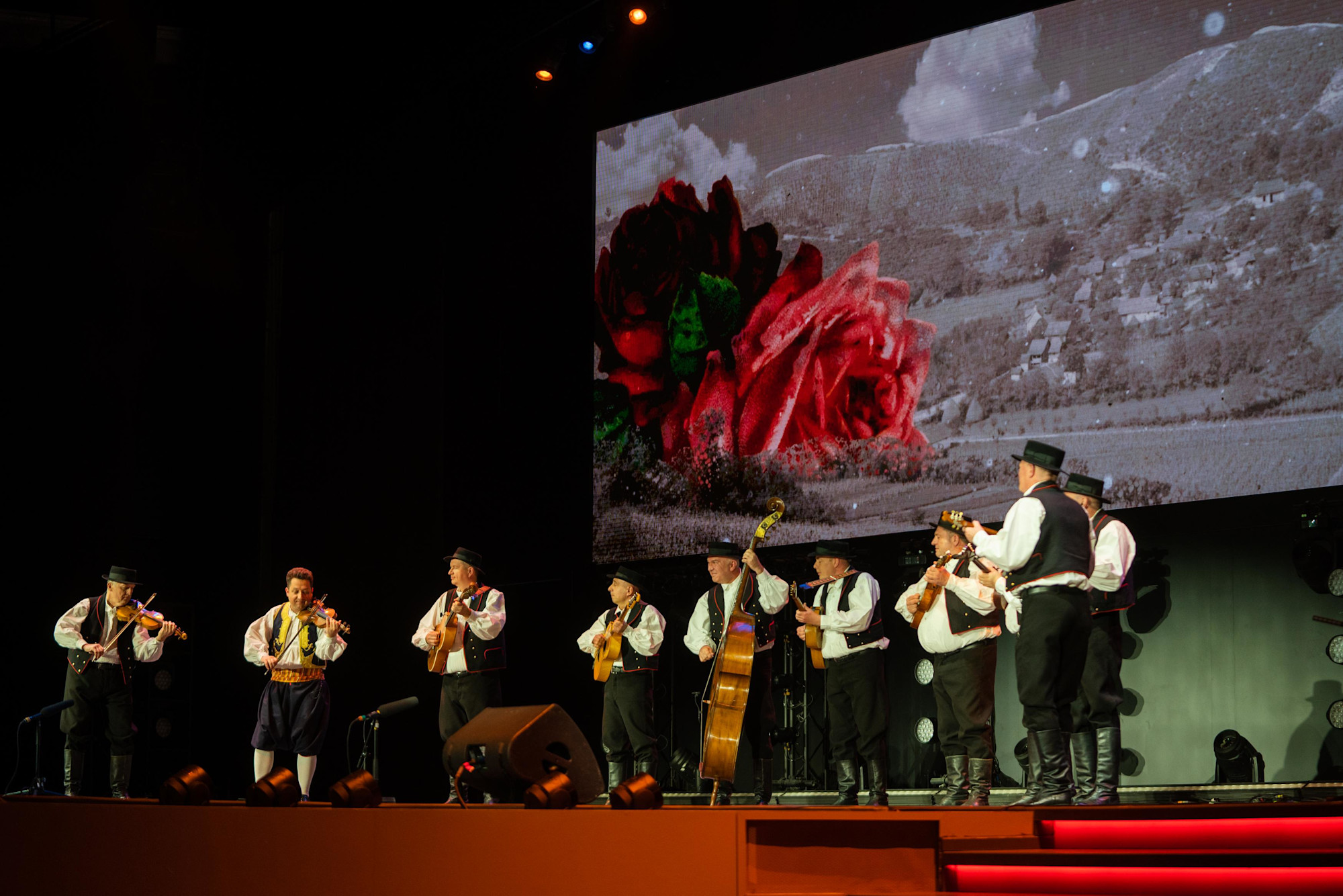 Folklore performance from Croatia at Dubai Millennium Amphitheatre m60083
