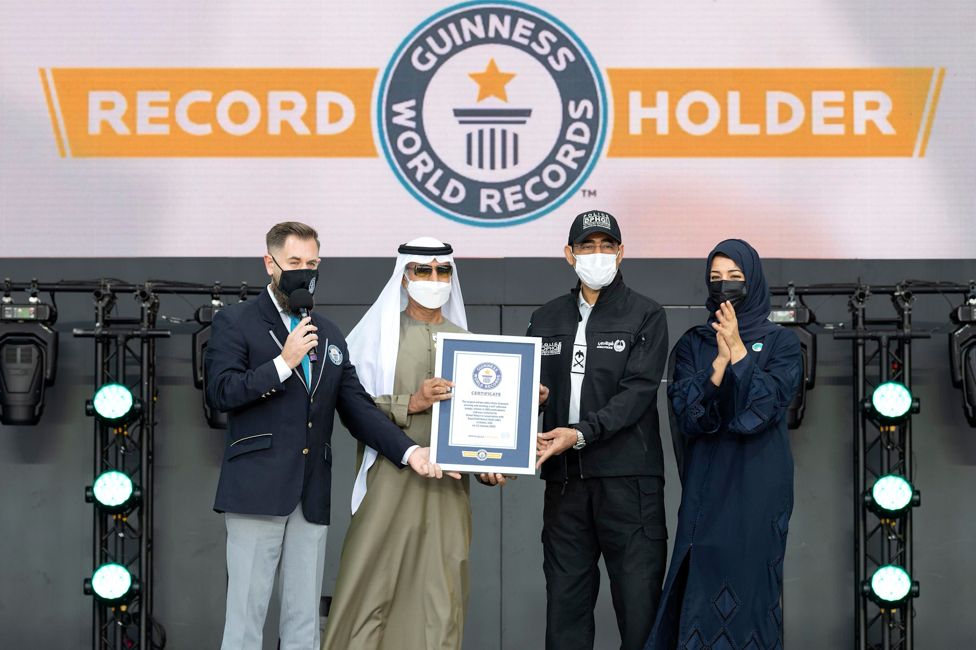 A group photo with His Excellency Sheikh Nahayan Mabarak Al Nahayan (L2), UAE Minister of Tolerance and Coexistence Commissioner General of Expo 2020 Dubai, Her Excellency Reem Ebrahim Al Hashimy (R1), UAE Minister of State for International