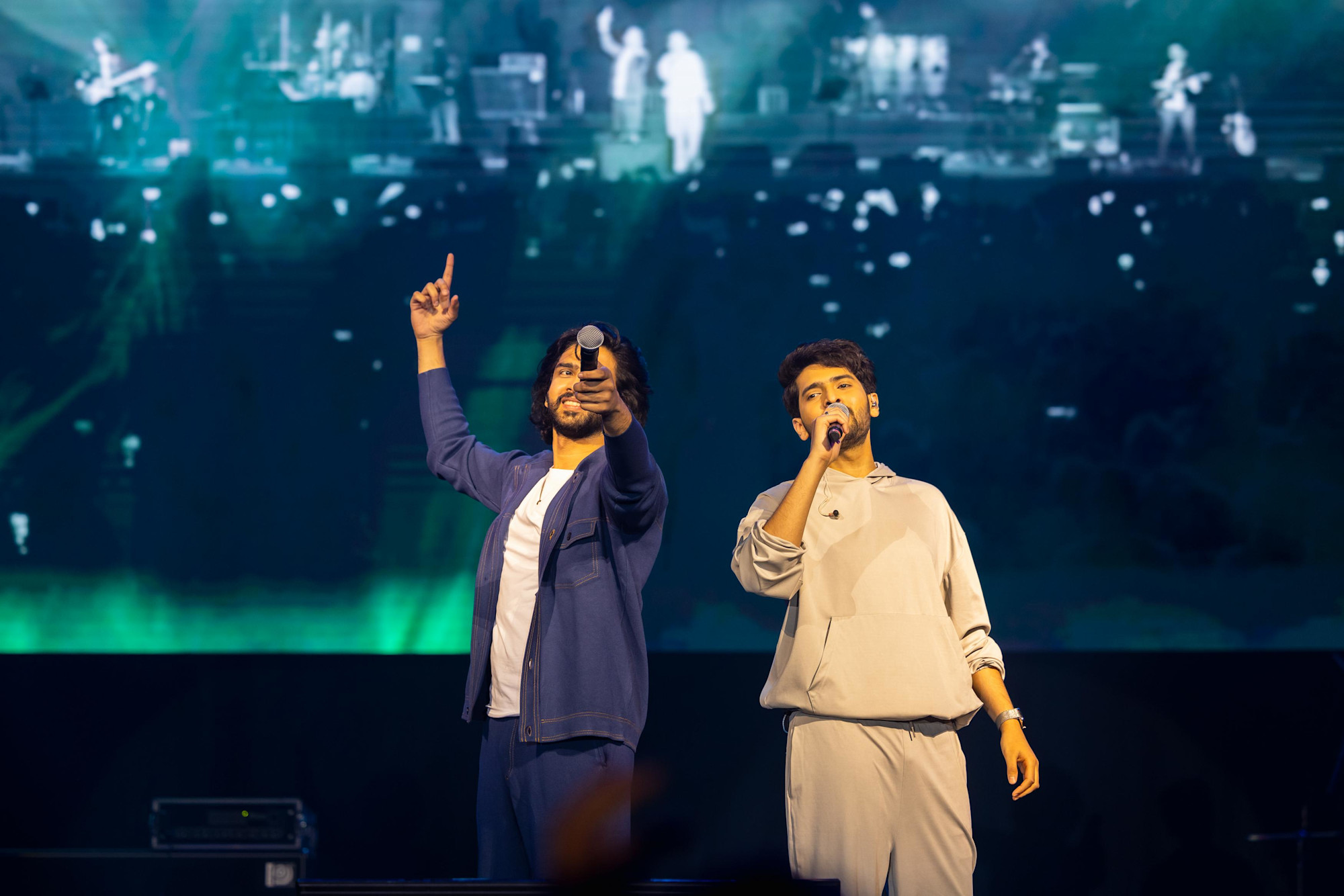 Armaan (R) and Amaal Malik perform at DEC Arena m48361