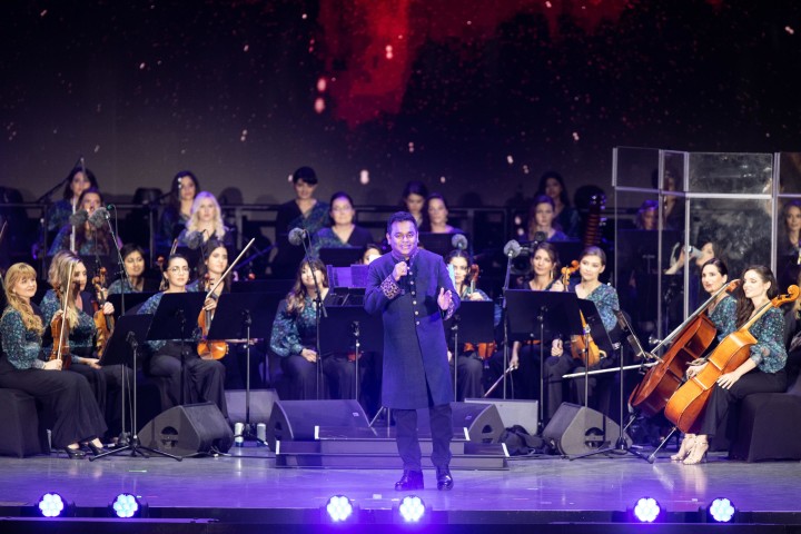 Firdaus Orchestra with Indian film composer AR Rahman m6093