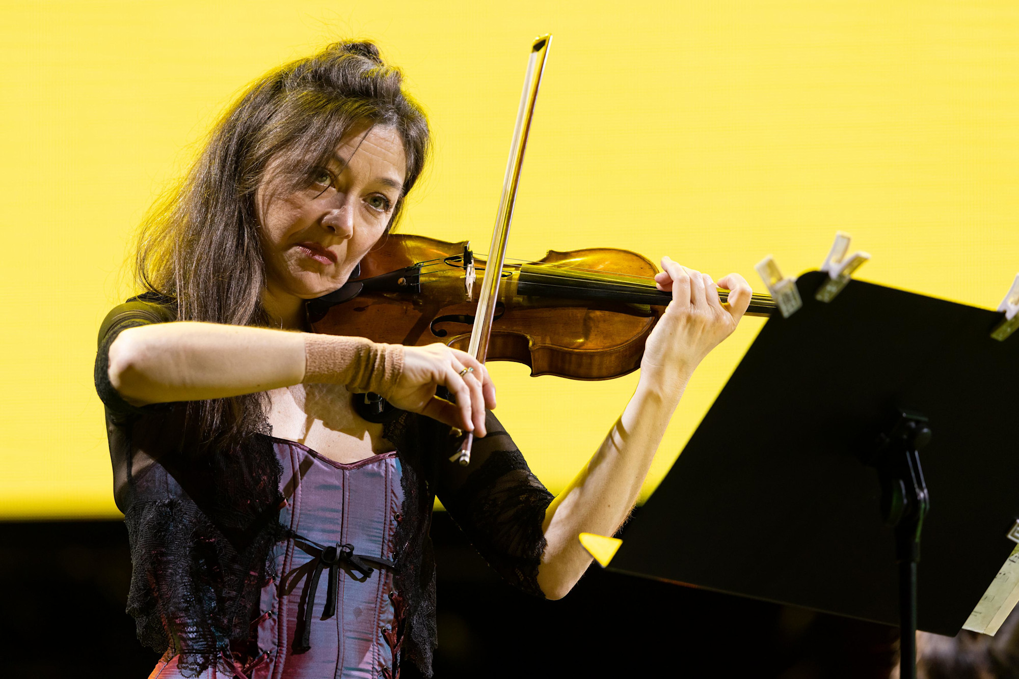Lina Tur and Alba Ventura perform at Dubai Millennium Amphitheatre m49776