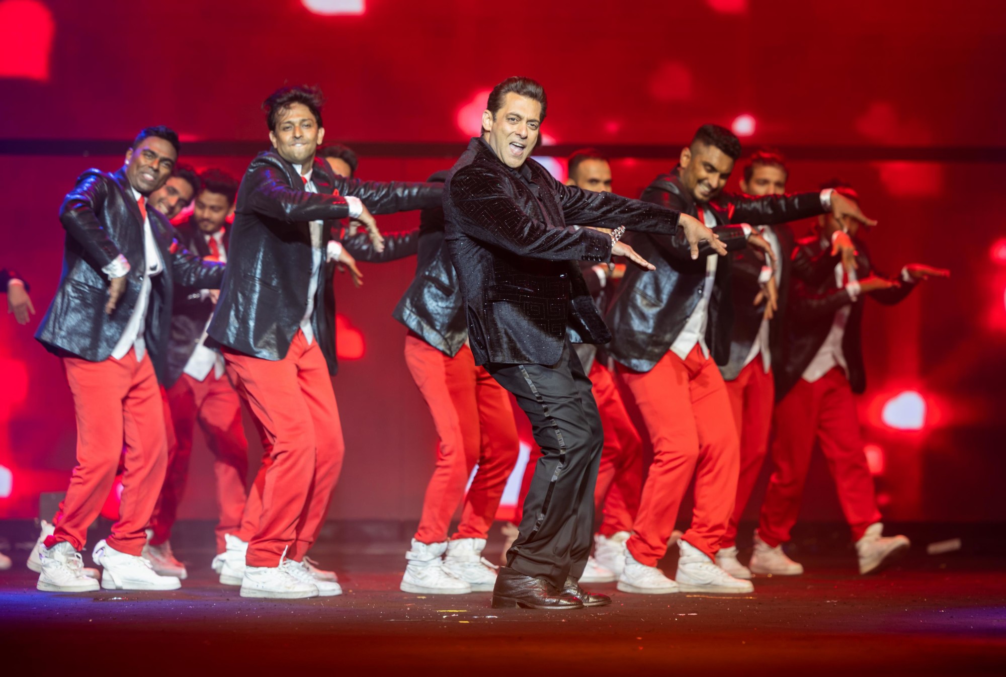 Salman Khan performs during Da-Bangg, The Tour Re-Loaded performance at DEC Arena m55603