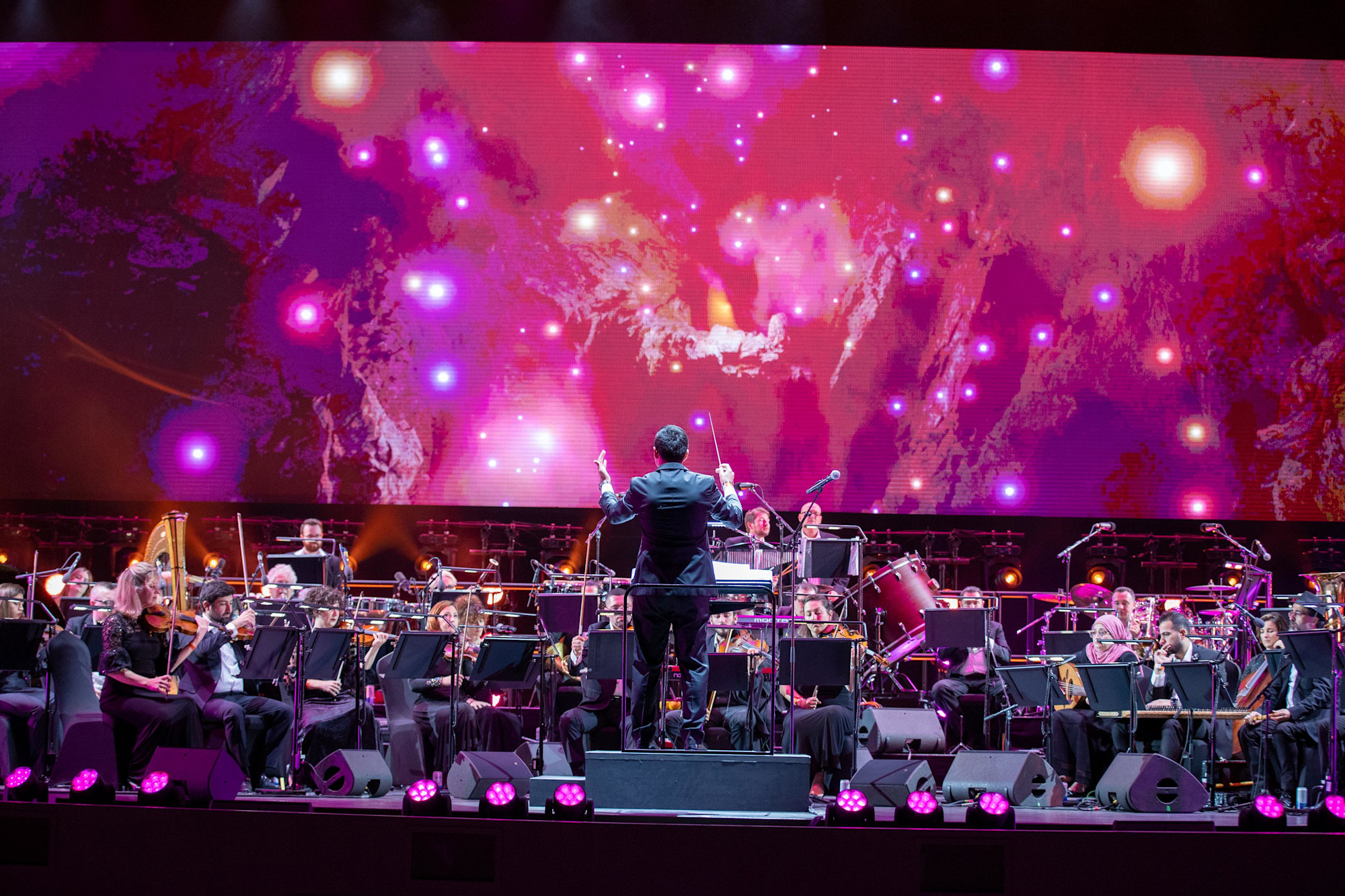Ihab Darwish performs with the Arabian Philharmonic at Dubai Millennium Amphitheatre m51952