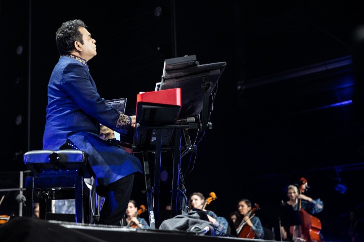 Firdaus Orchestra with Indian film composer AR Rahman m6090