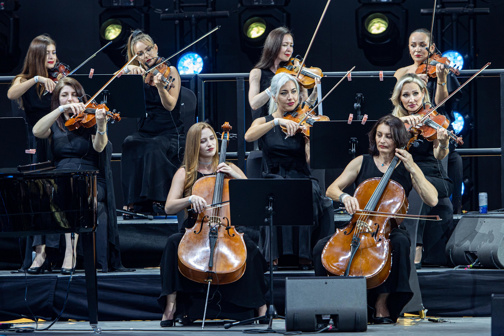 Sher Oston And His Orchestra -Treasure Of The World- perform at Dubai Millennium Amphitheatre m64067