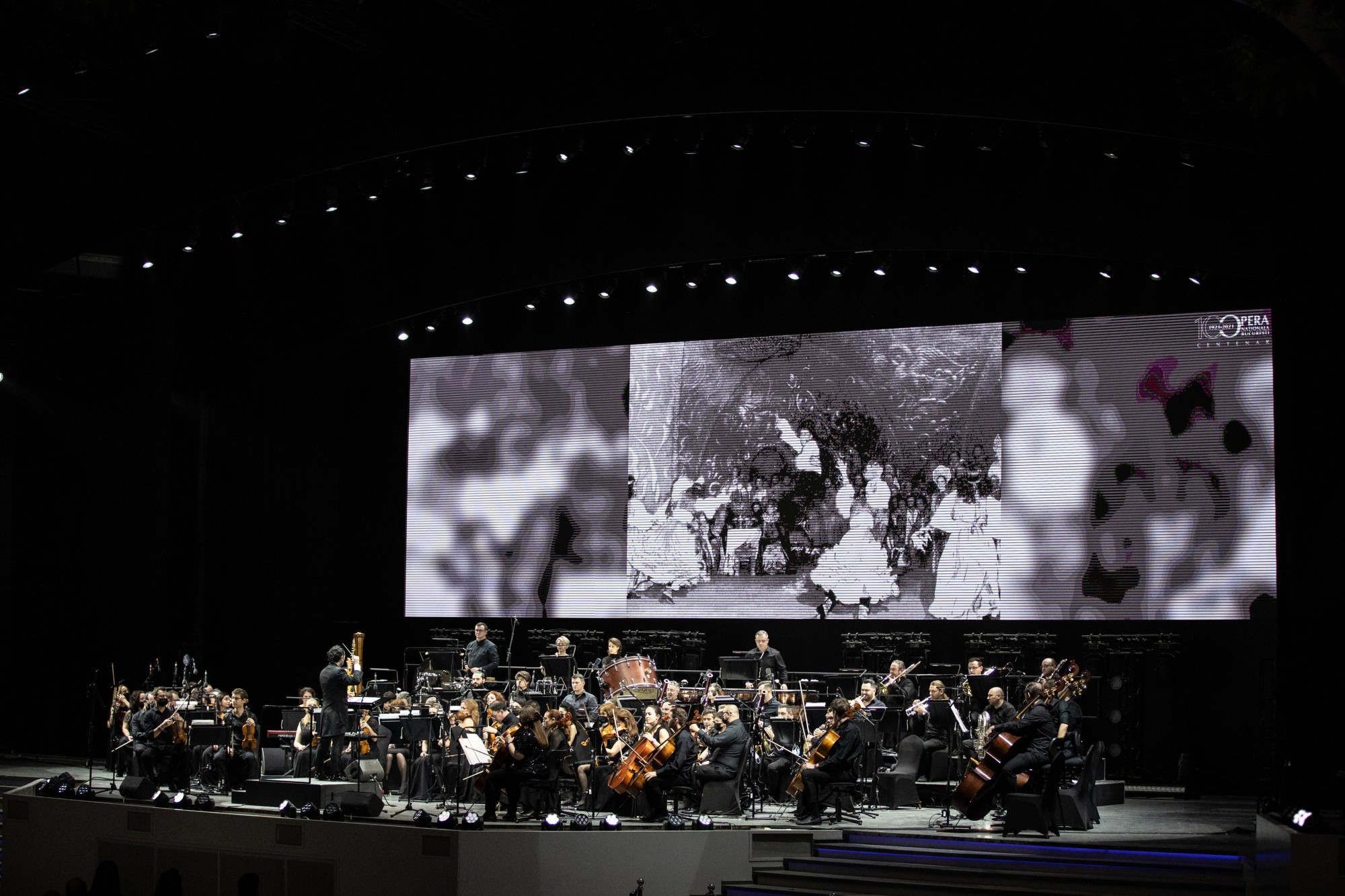 Romanian National Opera perform at Dubai Millennium Amphitheatre m33927