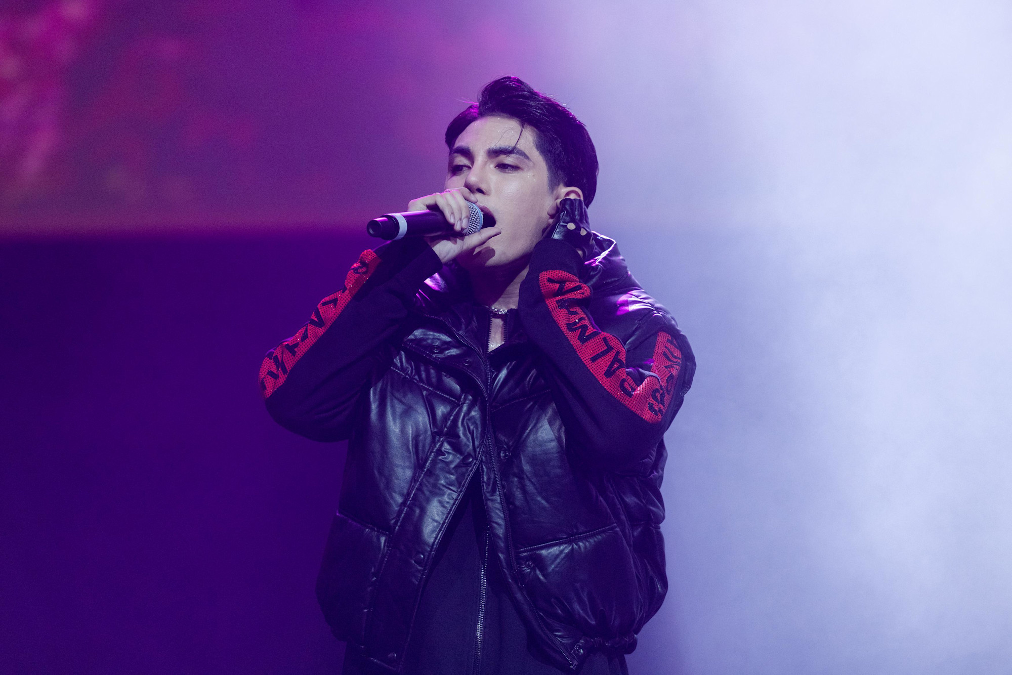 SB19 perform at DEC Arena m64192