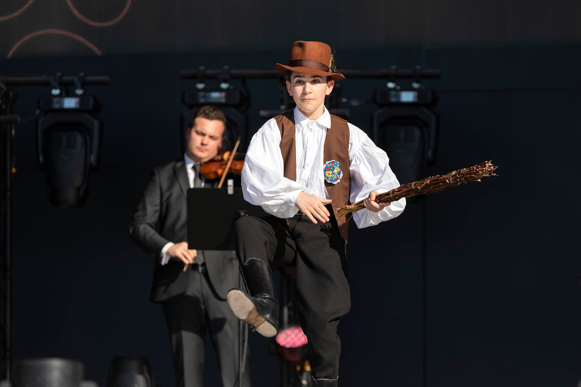 The “Örökség” National Children and Youth Folk Heritage Association Hungary at Dubai Millennium Amphitheatre m37338