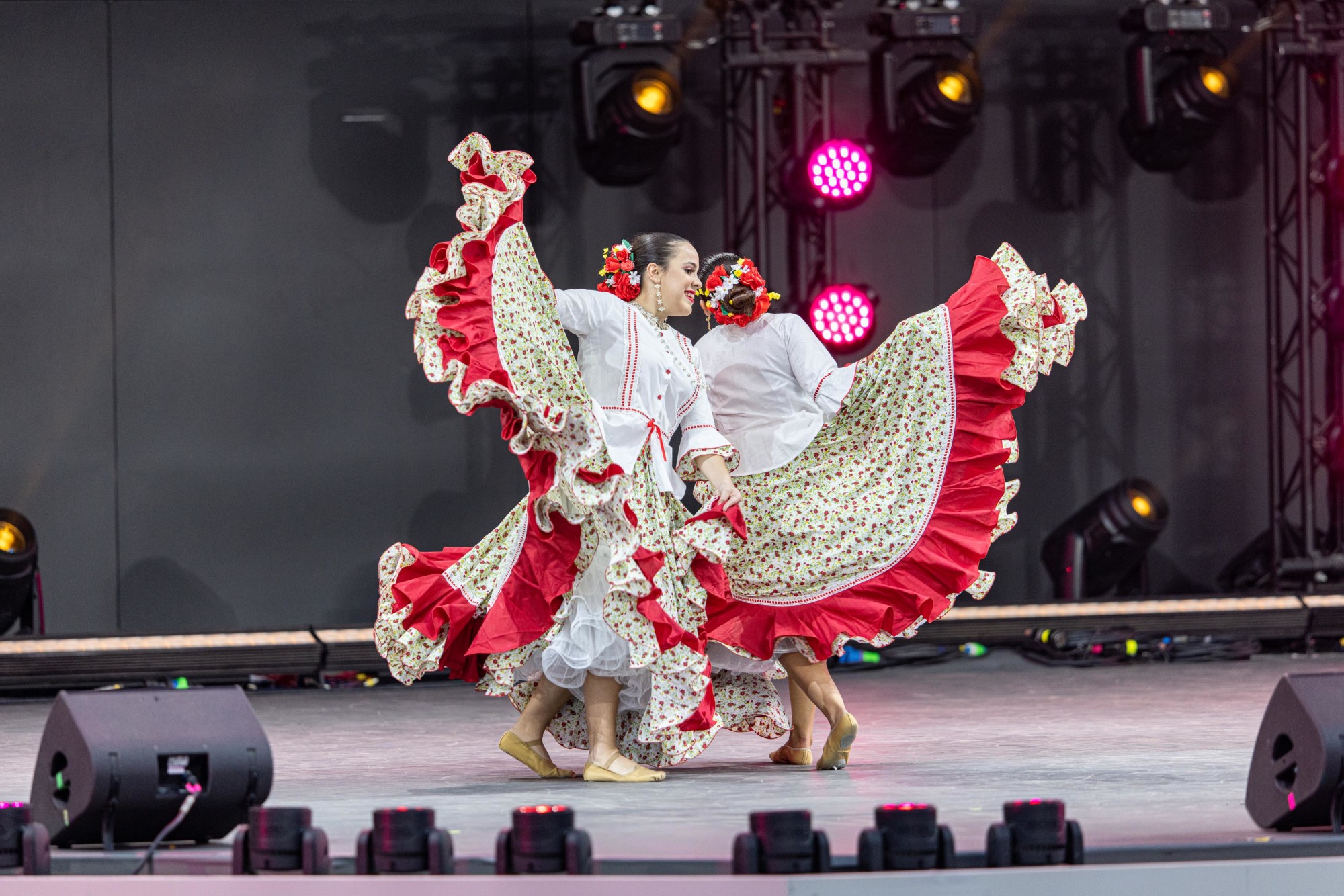 Ballet Folklórico Iberoamericano del Paraguay performs at Dubai Millennium Amphitheatre m60094