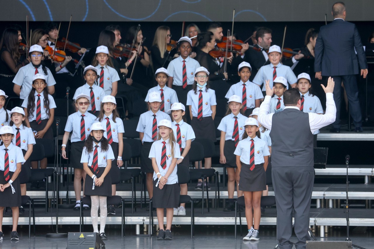 School choirs perform ‘Nasheed Al Wasl’ at Jubilee Stage Web Image m67166