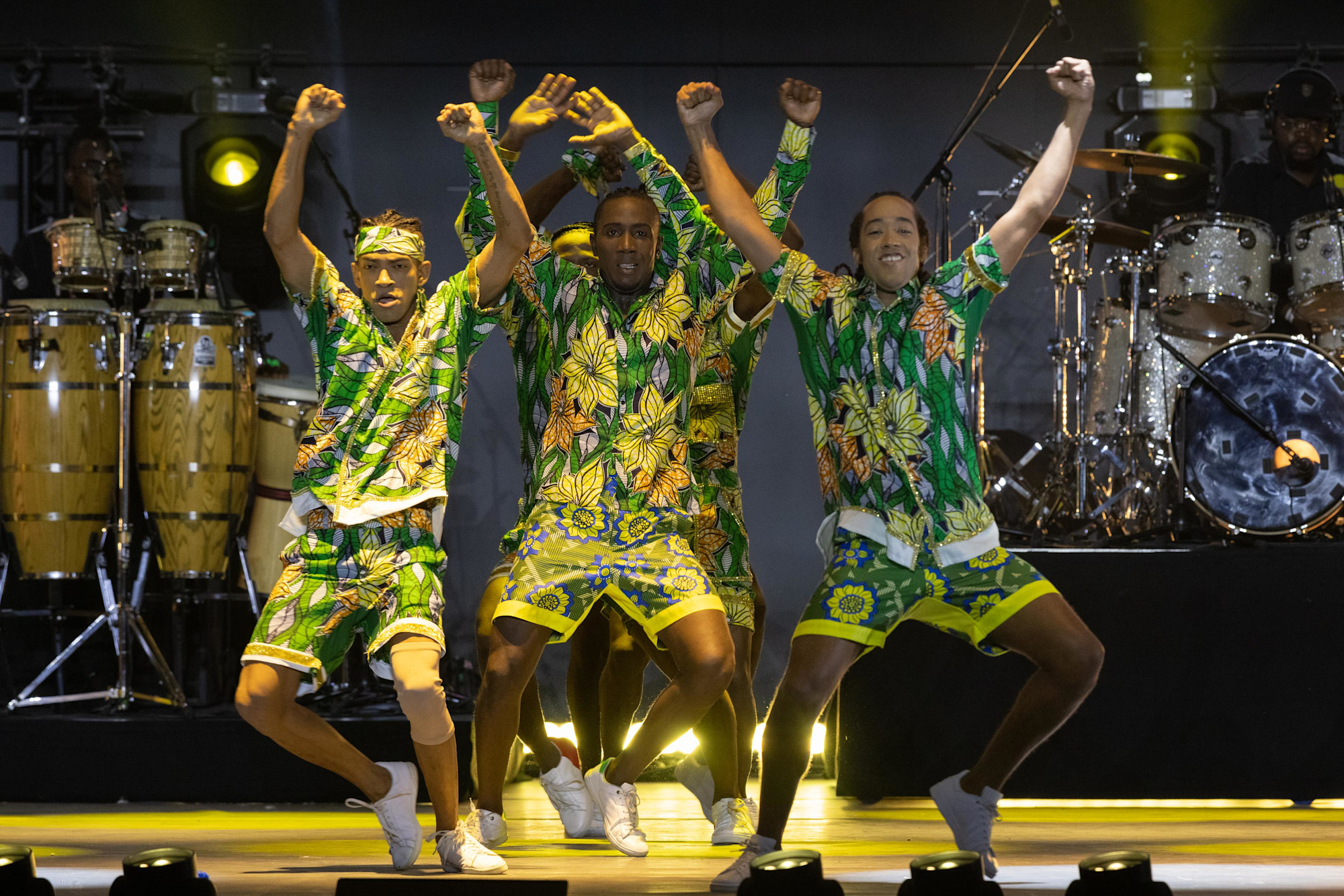 Sun is Energy performance at Dubai Millennium Amphitheatre m64259