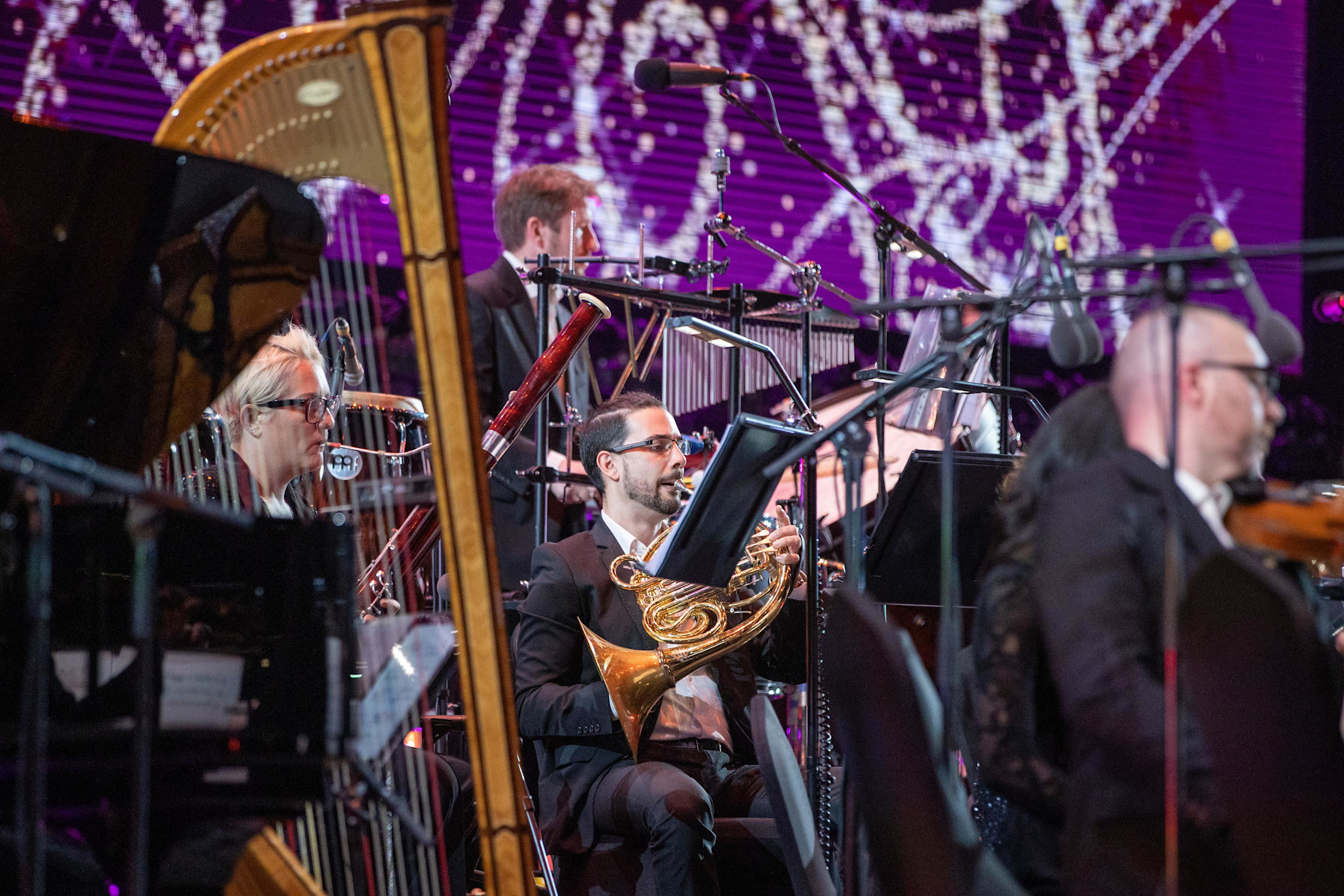 Ihab Darwish performs with the Arabian Philharmonic at Dubai Millennium Amphitheatre m51949