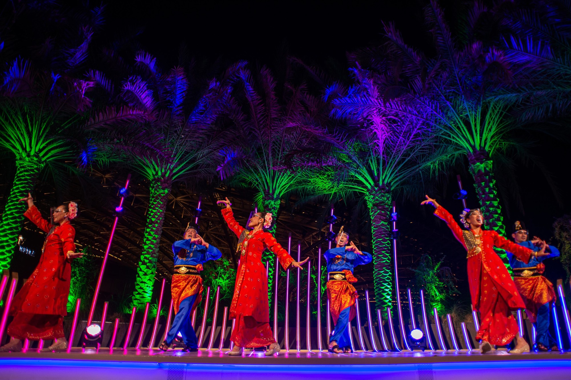 Malaysia Truly Asia cultural performance on the Earth Stage Web Image m5352 (1)