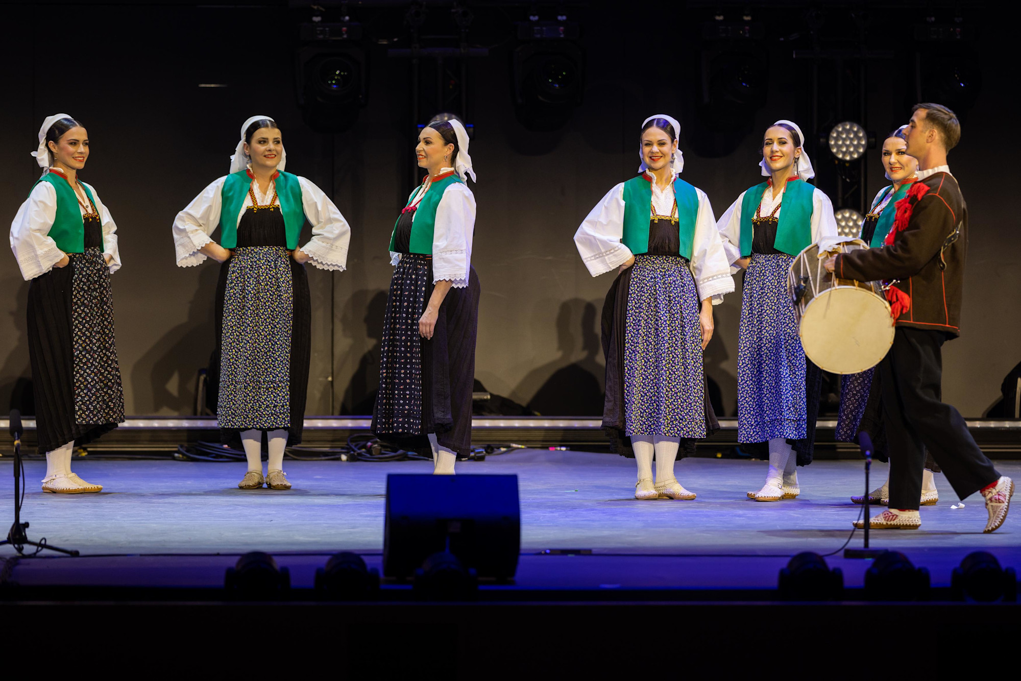 Folklore performance from Croatia at Dubai Millennium Amphitheatre m60054