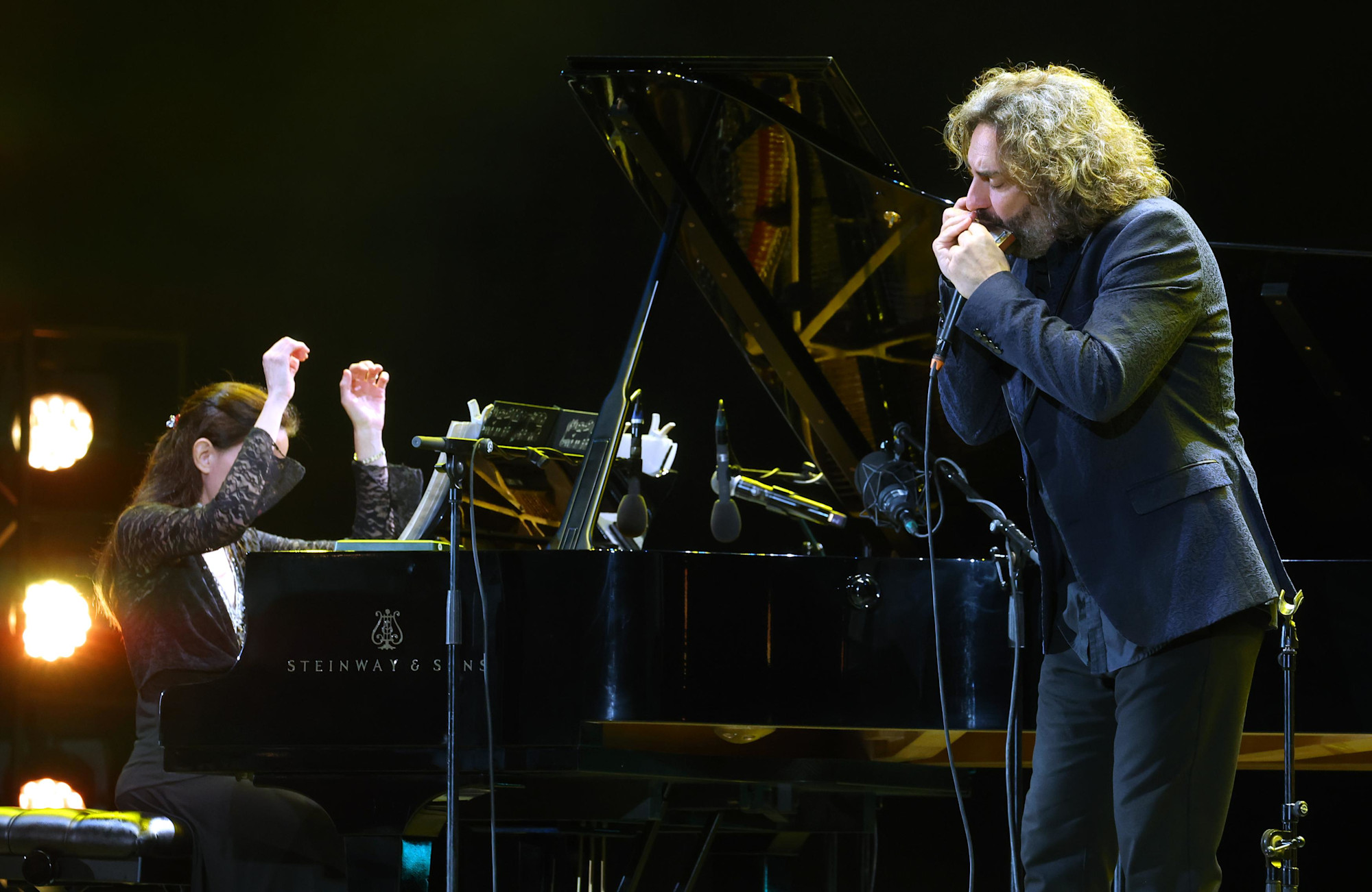 Antonio Serrano & Constanza Lechner perform at Dubai Millennium Amphitheatre m54753