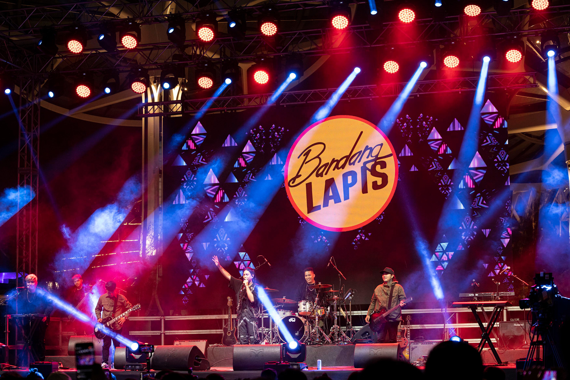 This Bandang Magnus perform during the Street Music Series at Earth Plaza m65715