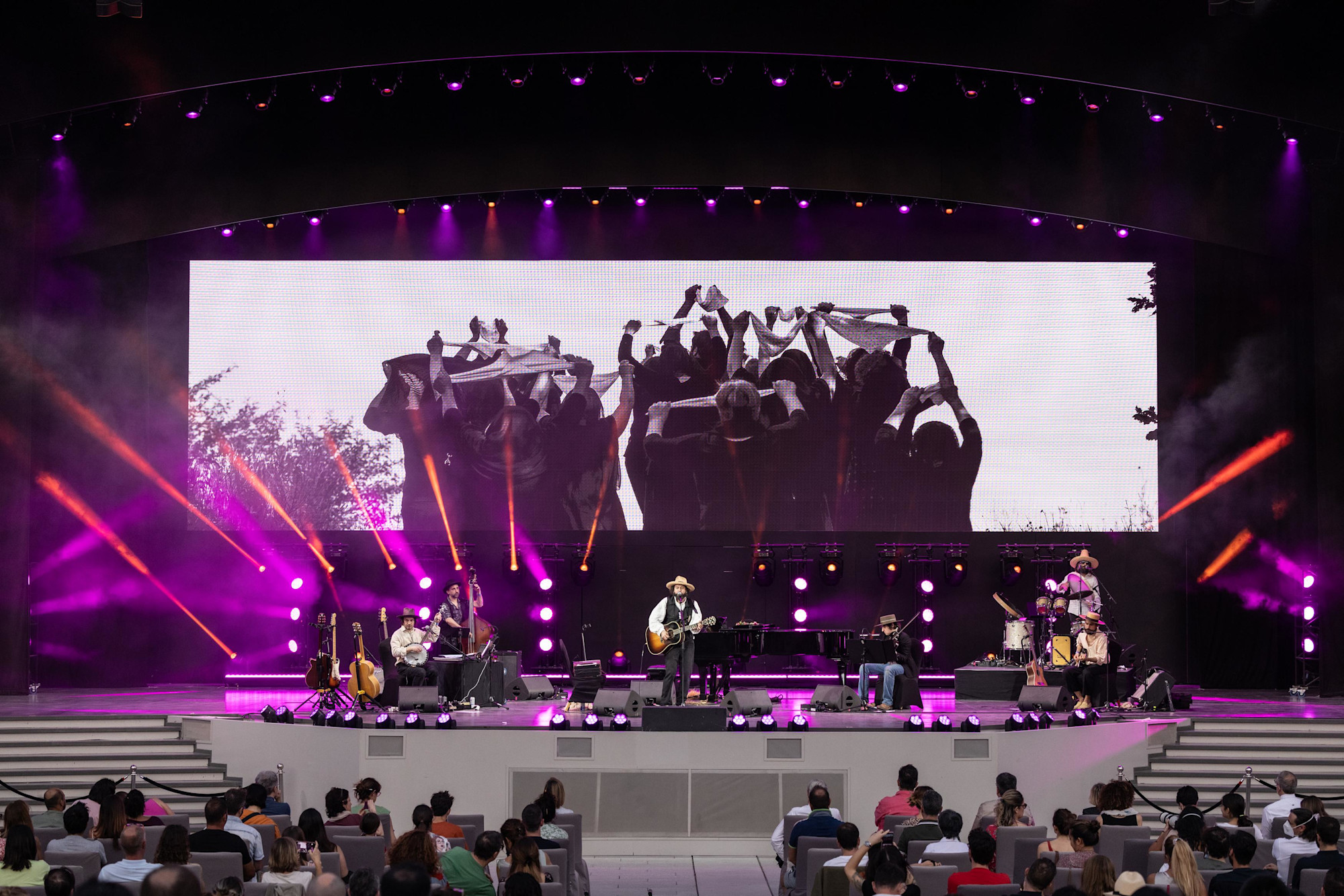 Vinicio Capossela performs at Dubai Millennium Amphitheatre m62657