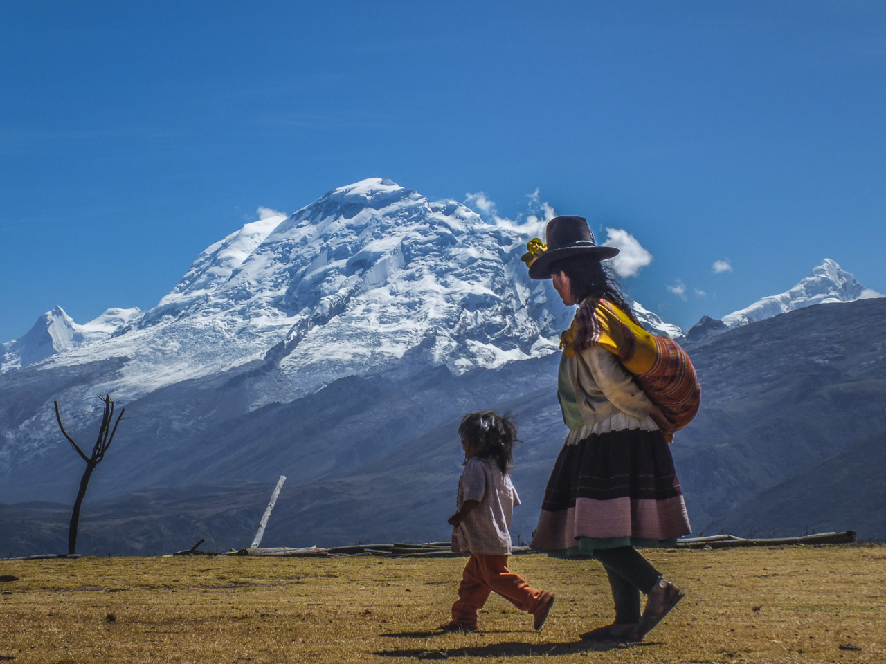 ©Edson Vandeira  - Peru Andean woman and child 