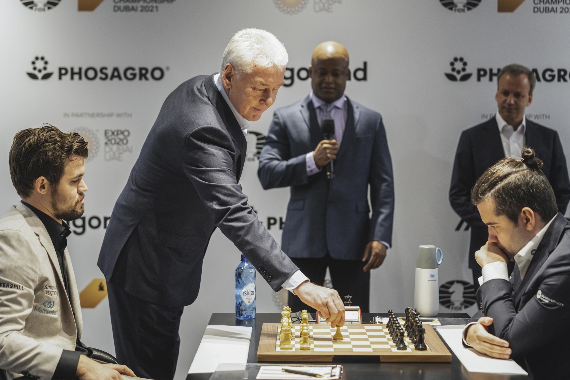 FIDE World Chess Championship first chess piece move is made by Sergey Sobyanin Mayor of Moscow for Game 6 between Magnus Carlsen (R) and Ian Nepomniachtchi (L) at Dubai Exhibition Centre (DEC) Web Image m16235
