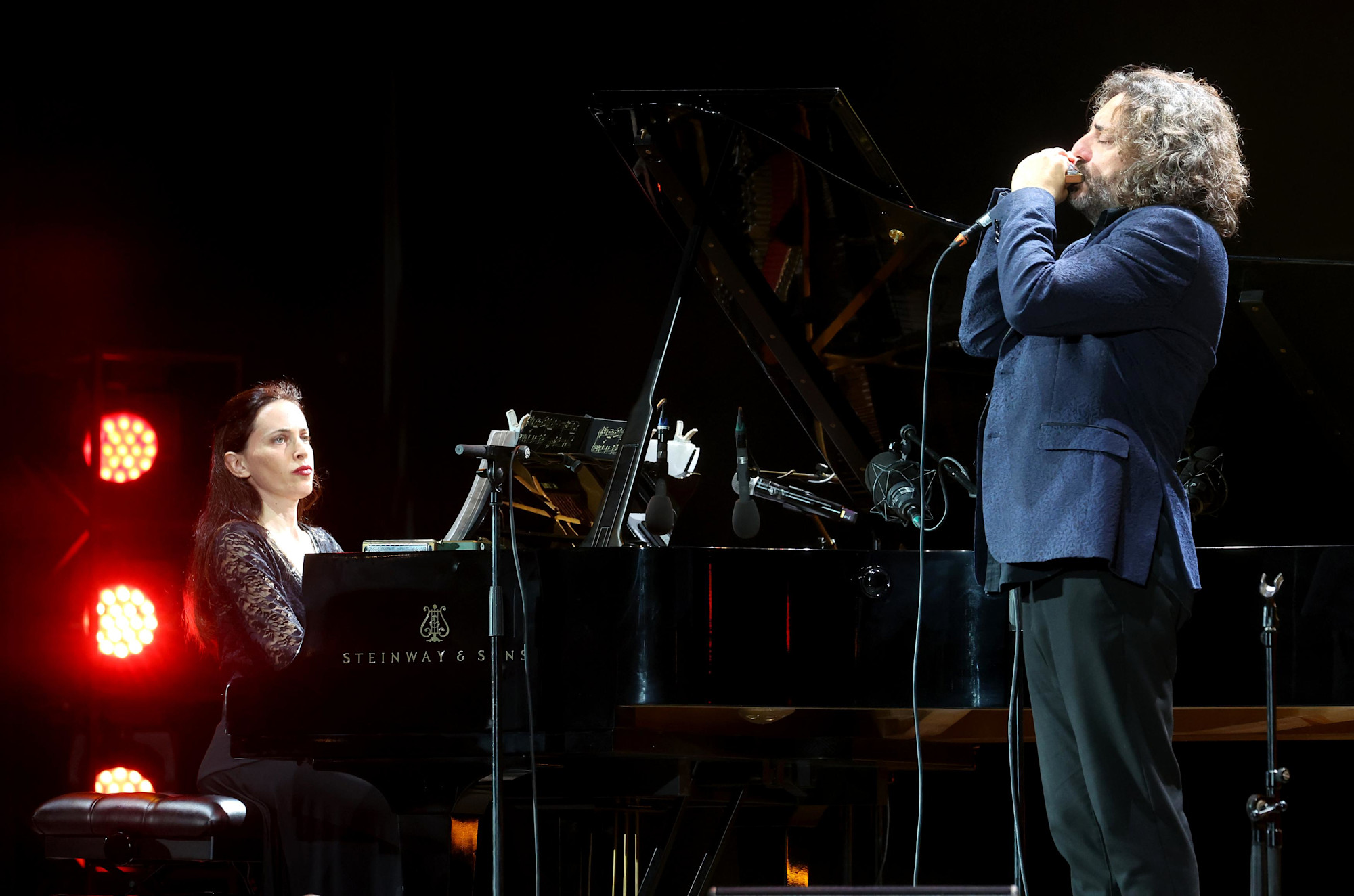 Antonio Serrano & Constanza Lechner perform at Dubai Millennium Amphitheatre m54751