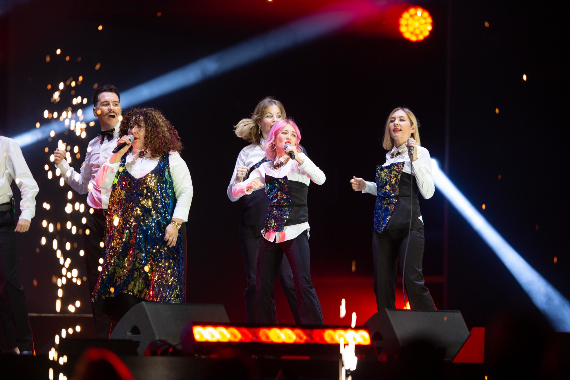 Moscow Gospel Team performs during Moscow Night at Jubilee Stage m16955