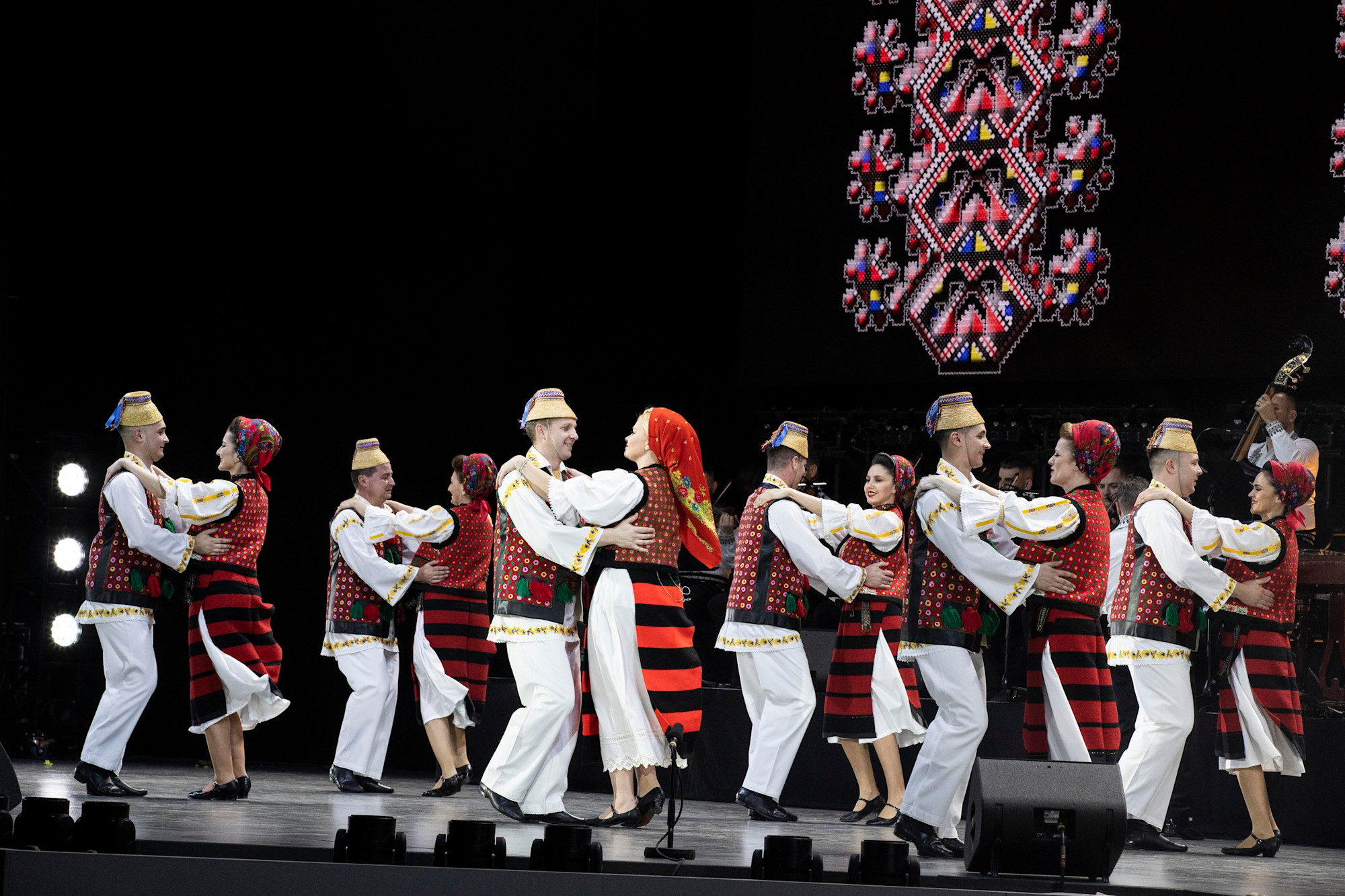 Cindrelul-Junii Sibiului professional folk ensemble perform at Dubai Millennium Amphitheatre m57022