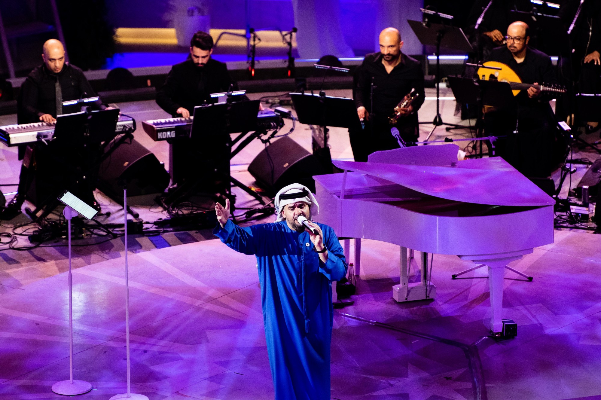 Infinite Nights Hussain Al Jassmi performs on Al Wasl Stage m60984