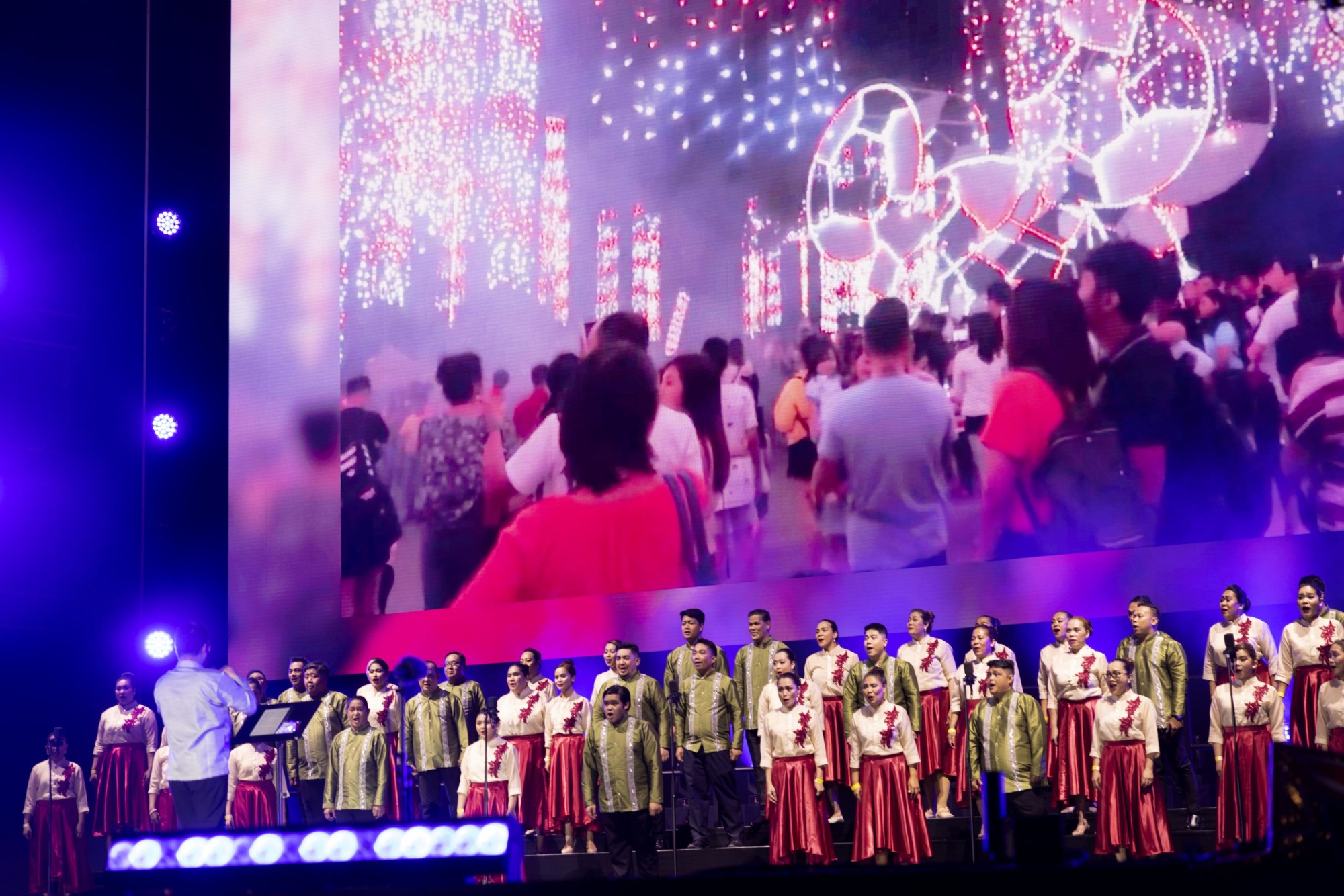 Paskong Pinoy Chorale Concert at Jubilee Stage m16549
