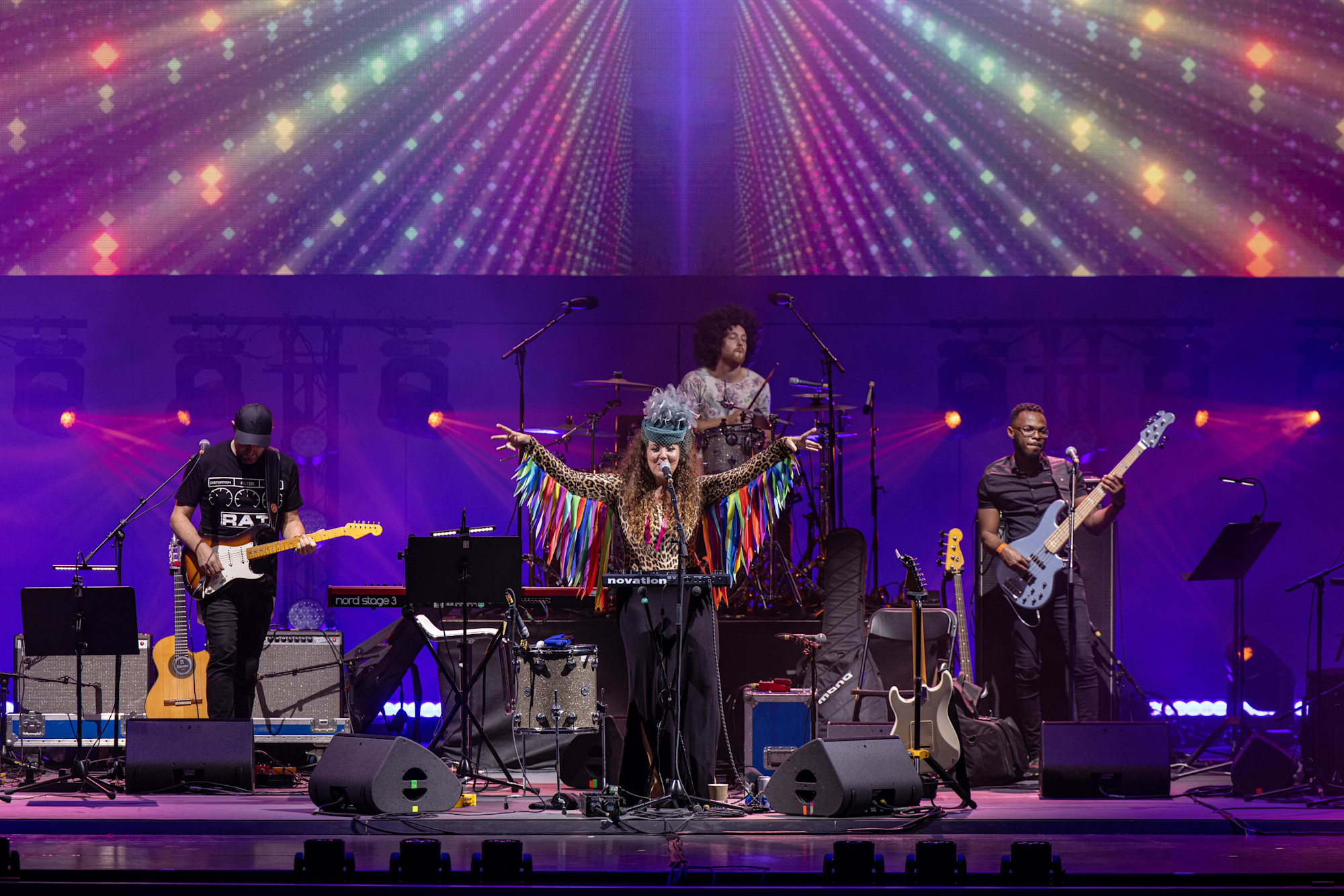 Jaye & Foe perform during Late Nights at Expo in Dubai Millenium Amphitheatre m7064