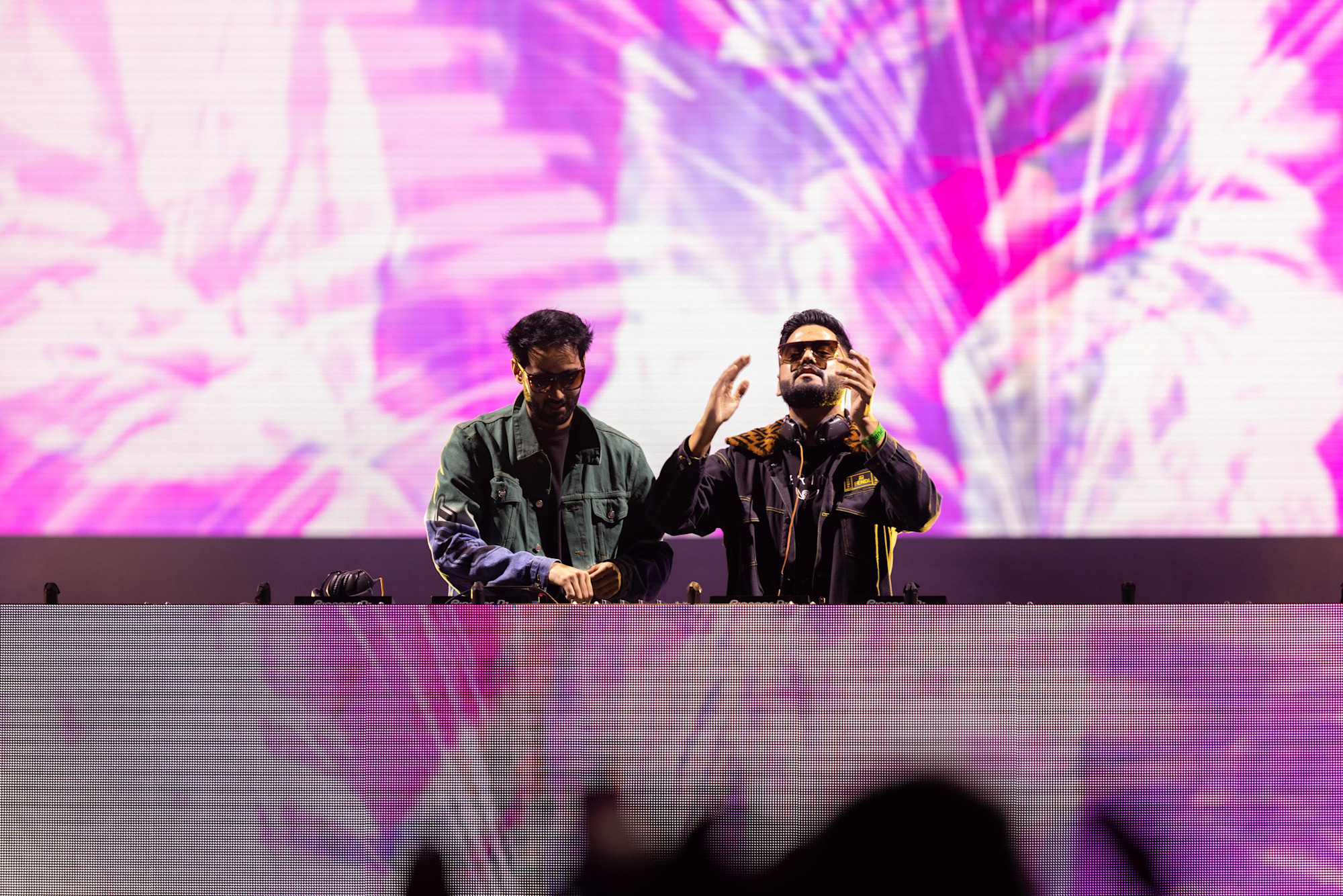 Progressive Brothers DJ perform at Jubilee Stage m25214