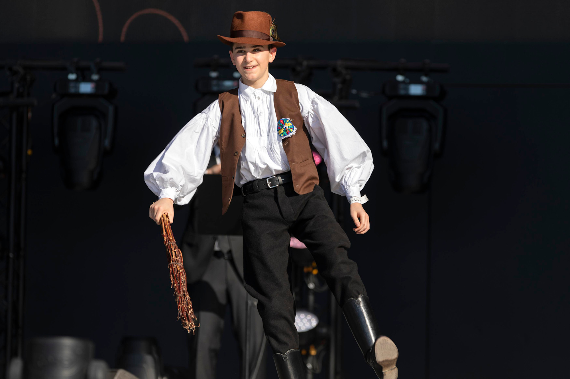 The “Örökség” National Children and Youth Folk Heritage Association Hungary at Dubai Millennium Amphitheatre m37337