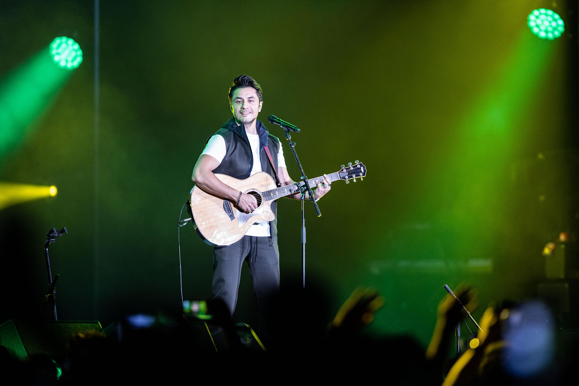 Ali-20Zafar -20Pakistani-20singer-songwriter-20performs-20at-20The-20Land-20of-20Melodies-20event-20at-20Jubilee-20Stage Web-20Image m5620
