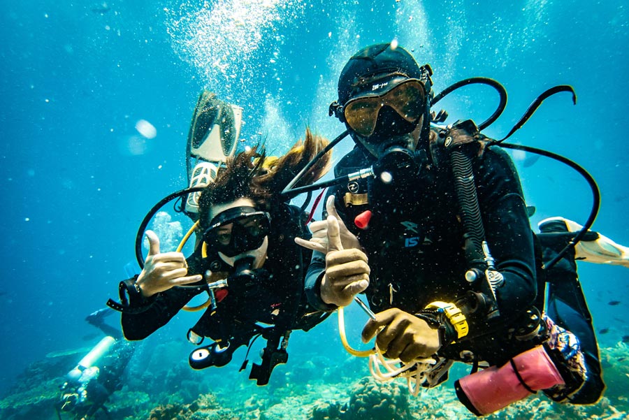 5-divers-in-ocean