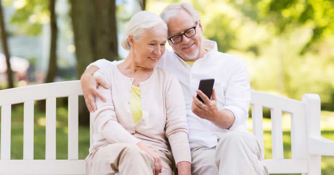 What Are The Best Verizon Flip Phones For Seniors?