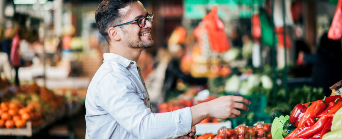 Man decides to go green by shopping at farmers market