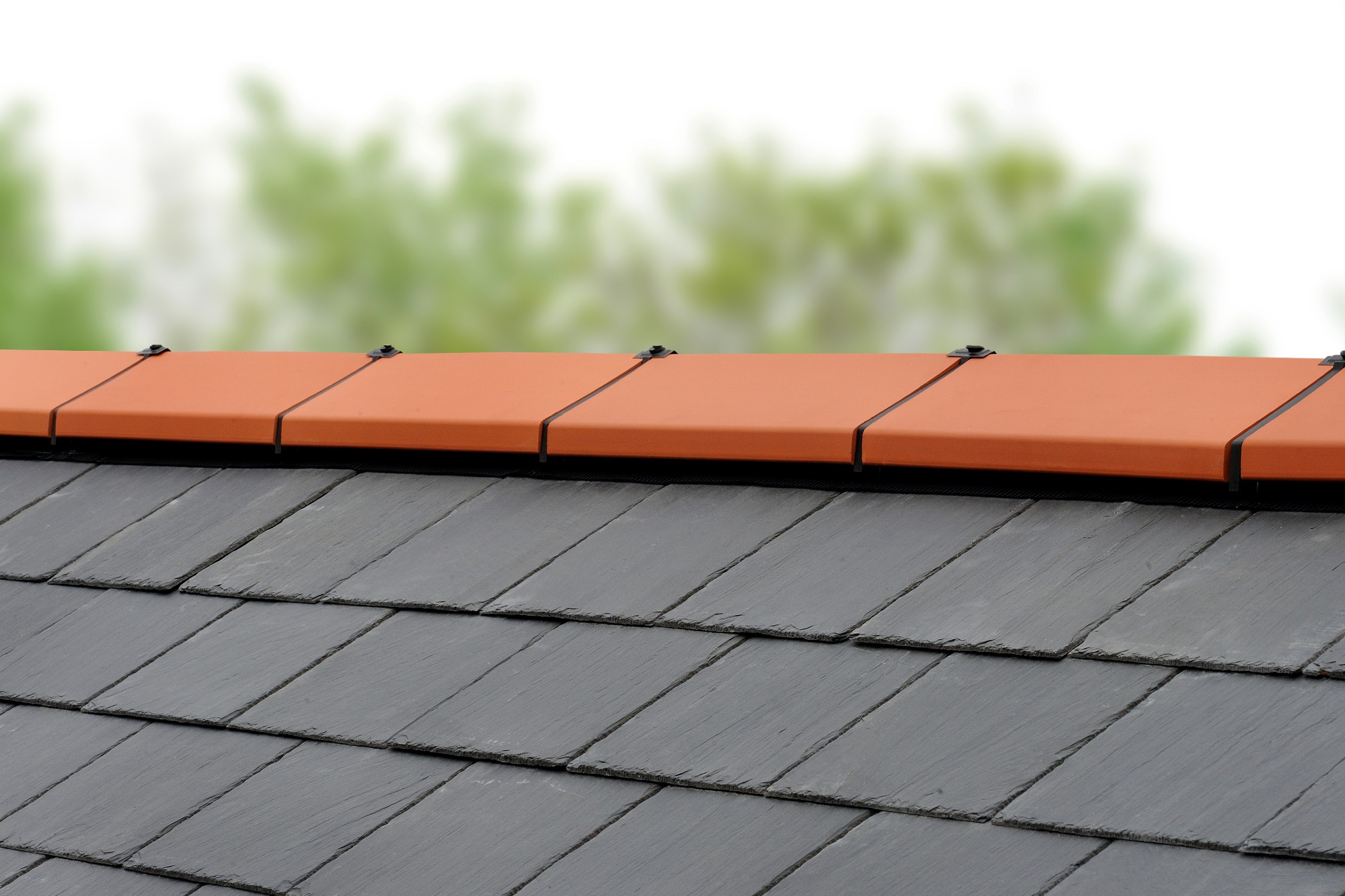 Uni Angle Ridge - Red on natural slate