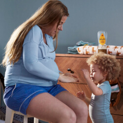 Mother and child using Johnson’s® Baby Oi