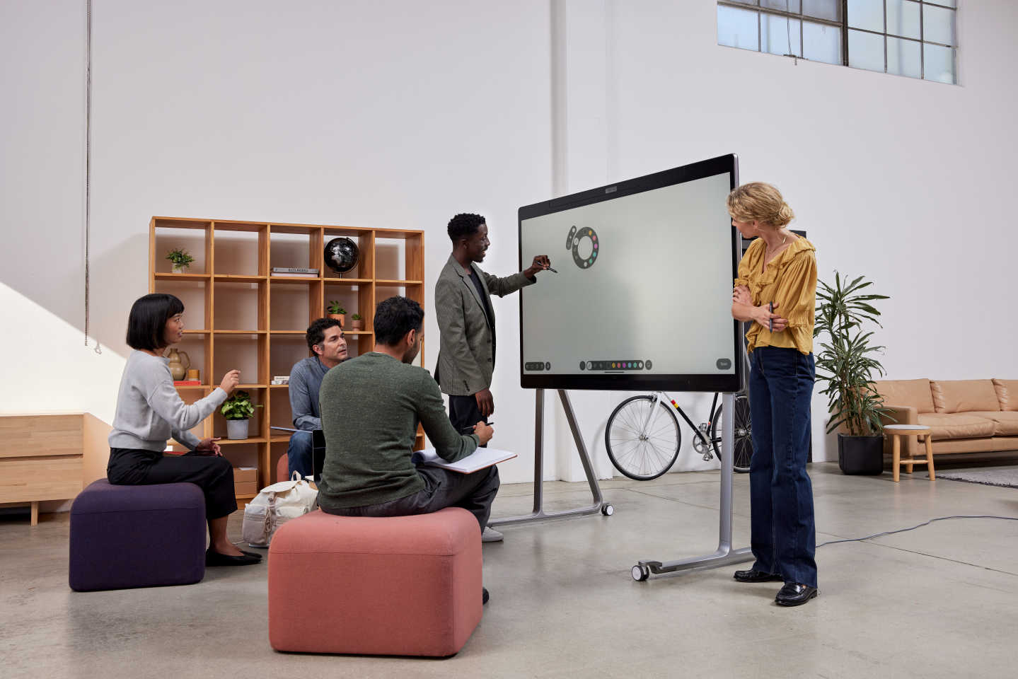 Webex Board Pro - Wheel stand in workshop scenario