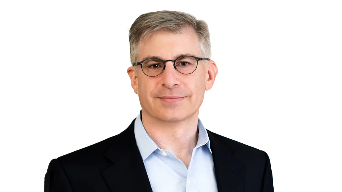 Stephen Thau bio head shot image