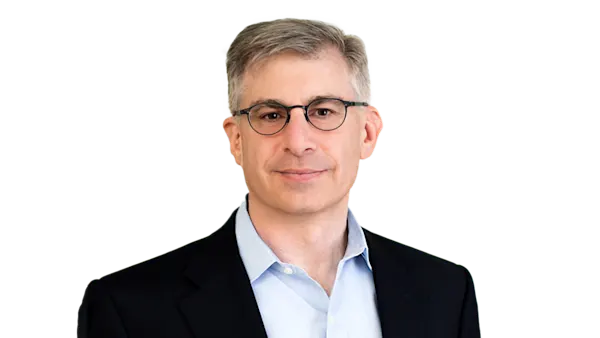 Stephen Thau bio head shot image