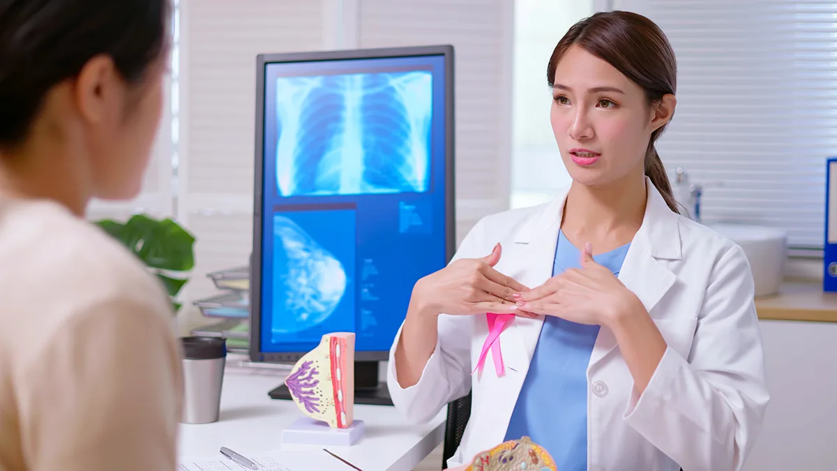thumb_breast_cancer_doctor_women