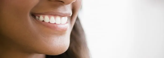 Jak czyścić implanty zębowe? article banner