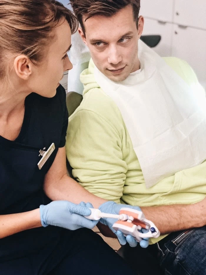 Jak uzyskać efekt #geniussmile? Blogerzy z wizytą w gabinetach partnerskich Oral-B