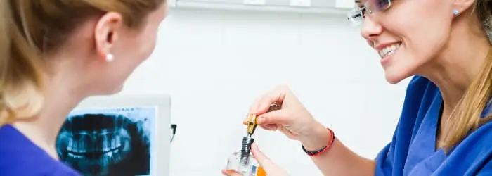 Zabieg implantacji zeba Czego moge sie spodziewac? 