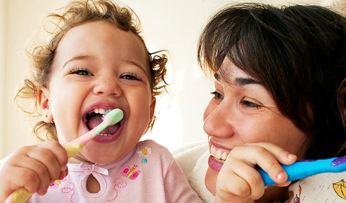 Jak dbać o zęby niemowlęcia article banner